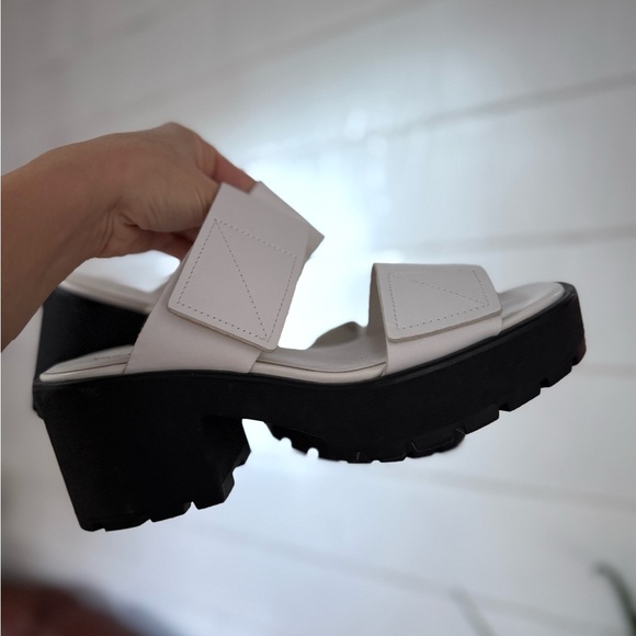 Vagabond Women's White platform Slide Sandals - Picture 5 of 10